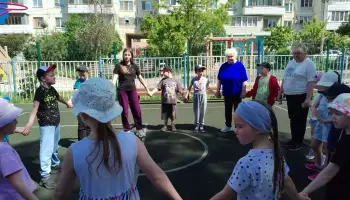 Подвижная игра &laquo;Ловишки с ленточками&raquo;